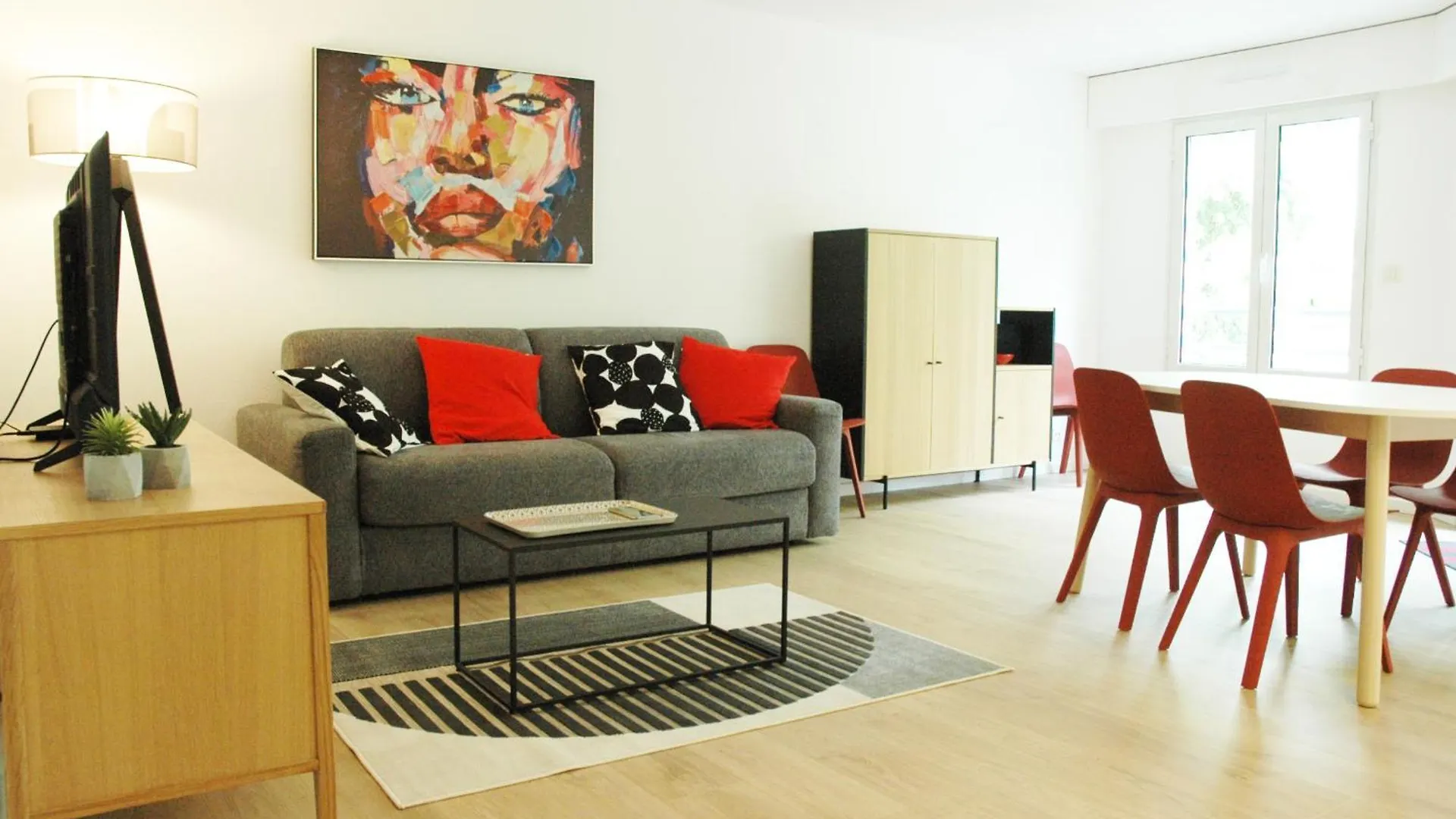 Vaste Et Lumineux Appartement 앙티브