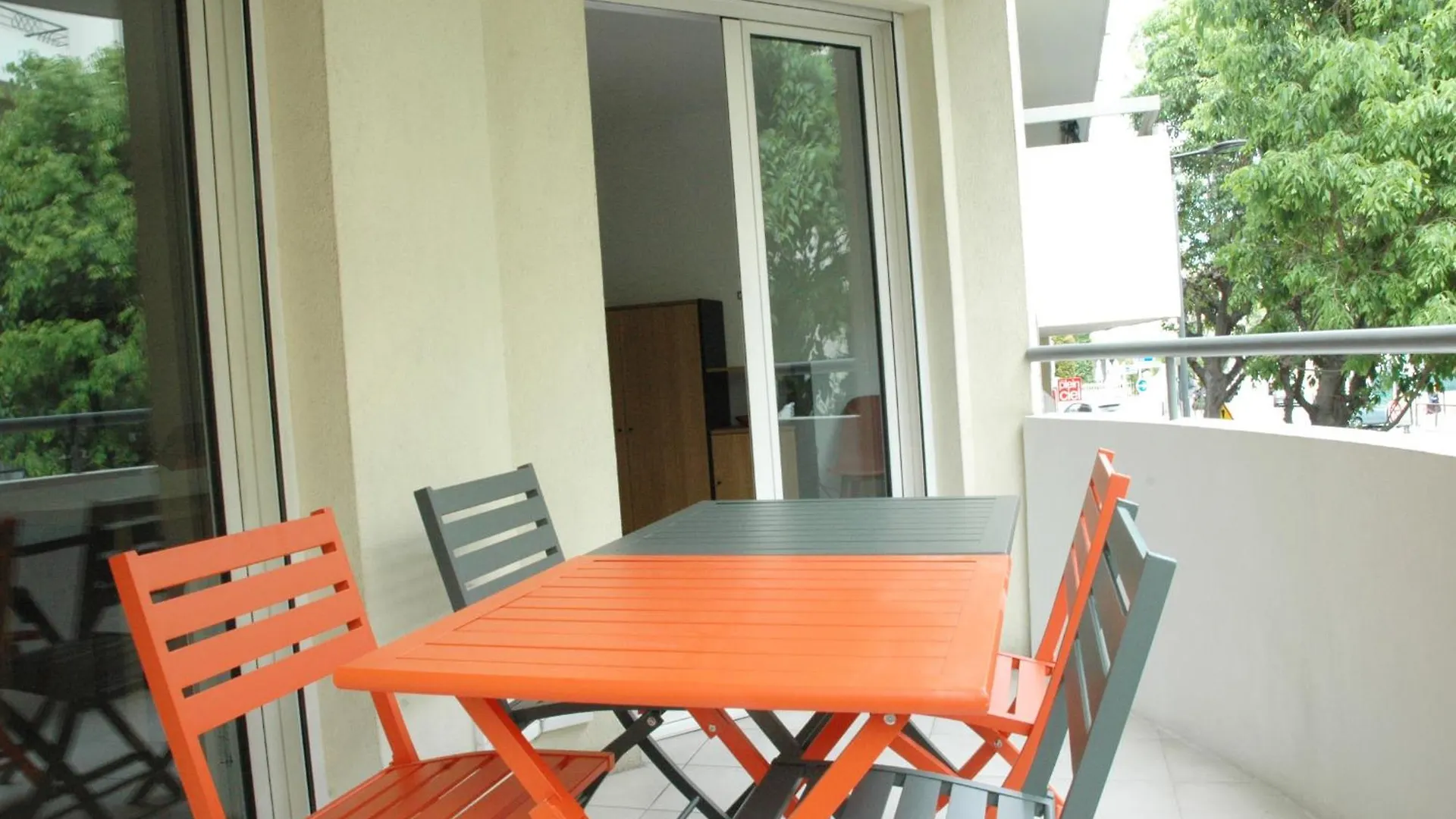 Vaste Et Lumineux Appartement 앙티브